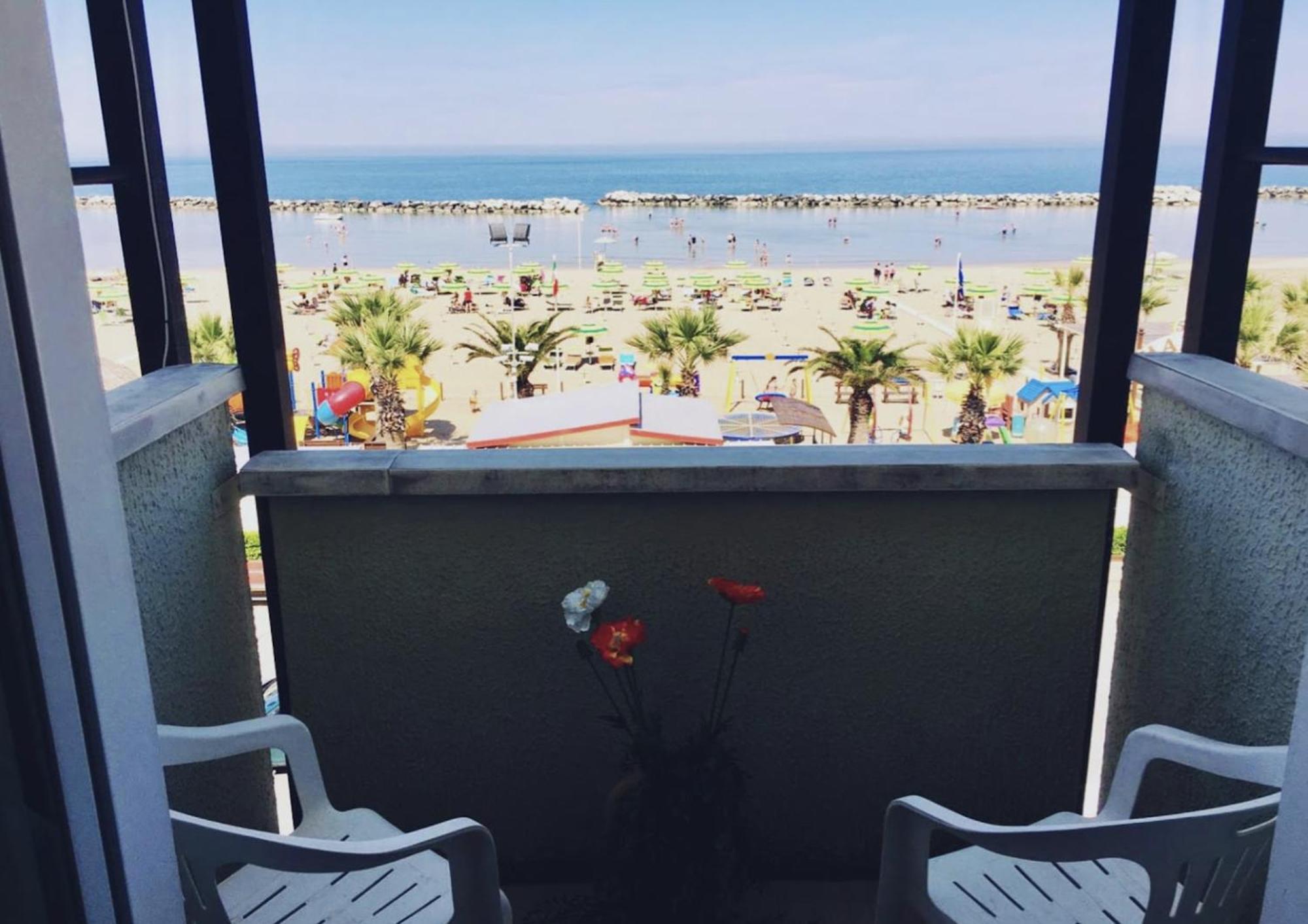 Hotel Bonaria Rimini Exterior photo