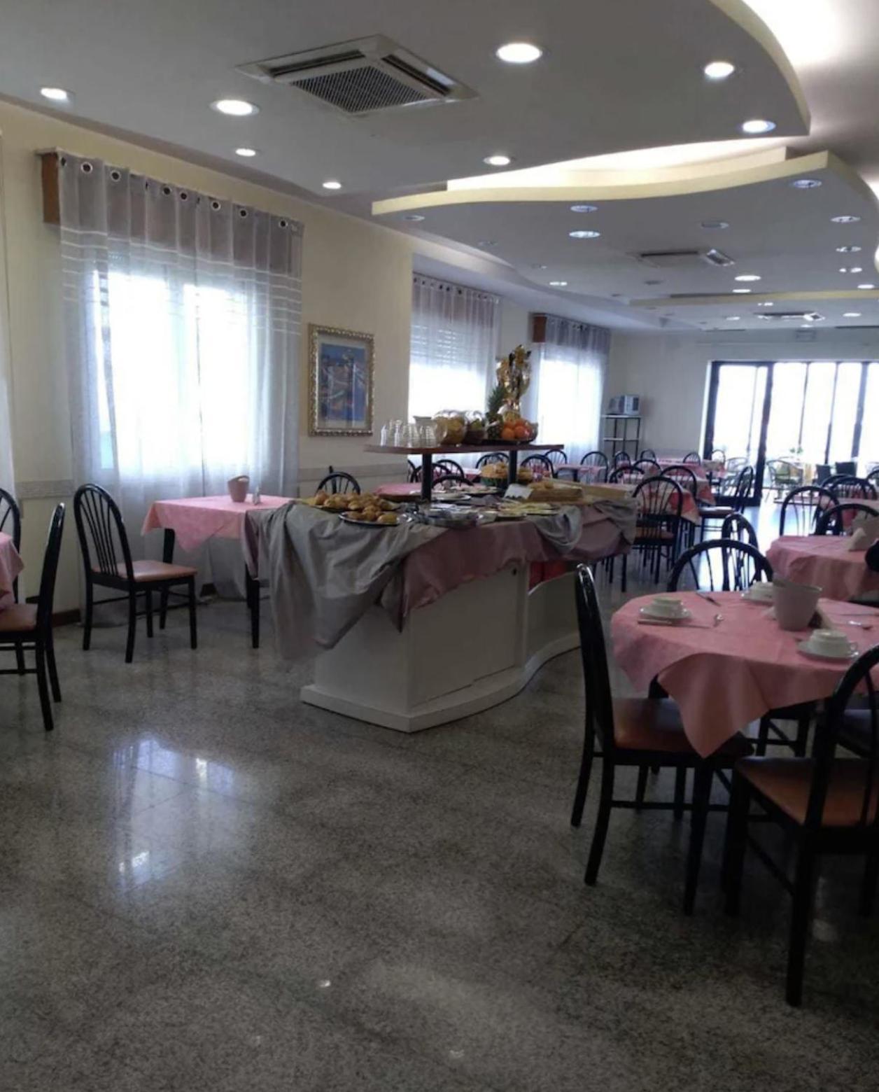 Hotel Bonaria Rimini Exterior photo